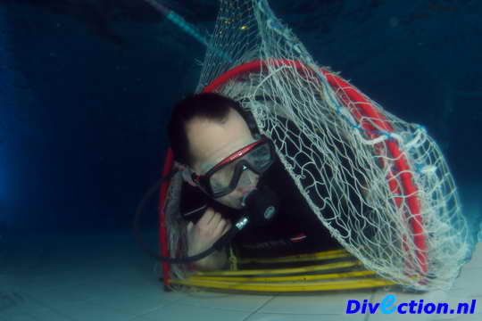 duiker vast in net training