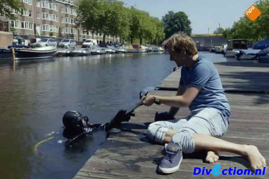 Klaas kan alles duiker in gracht